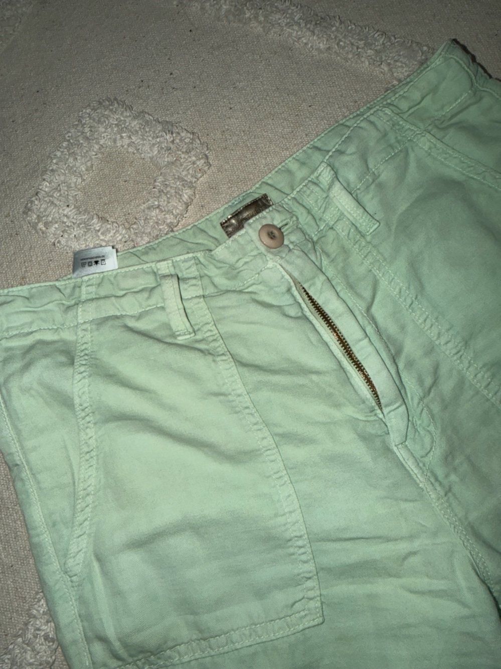 NWT Mother The Shaker
Chop Crop Pants mint green
$218 casual summer revolve - Picture 6 of 10